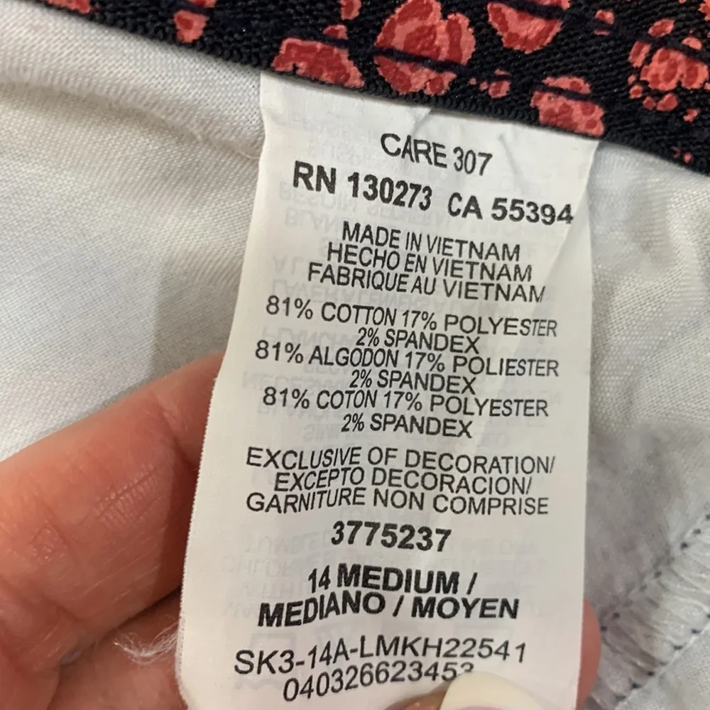 NWOT Lee sinuous soft size 14 medium tummy control waist denim shorts. - Picture 2 of 12